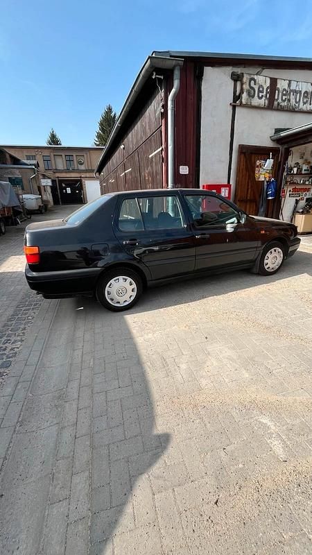 Gebraucht VW Vento 90 PS (66 kW) 1994 Schwarz Limousine