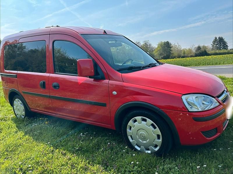 Usata Opel Combo 101 CV (74 kW) 2007 Rosso Monovolume