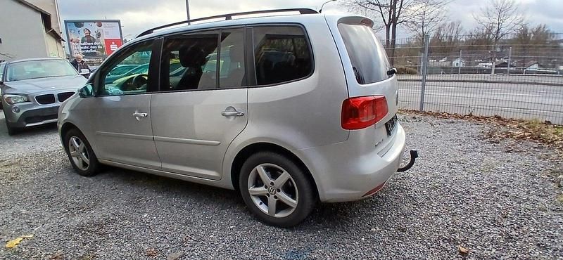 Gebraucht VW Touran 140 PS (102 kW) 2014 Silber Van / Kleinbus