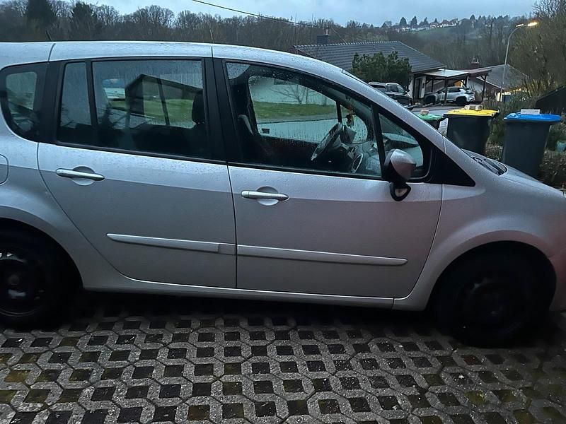 Gebraucht Renault Modus 75 PS (55 kW) 2008 Silber Van / Kleinbus