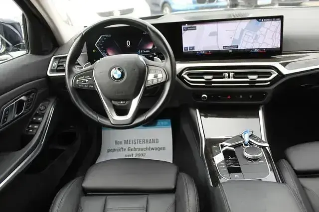 Gebraucht BMW 330 Sport Line 286 PS (210 kW) 2023 Tansanitblau ii metallic Kombi