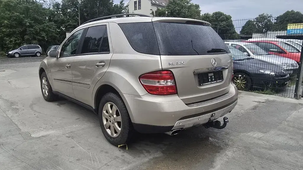 Gebraucht Mercedes ML320 224 PS (164 kW) 2006 Beige SUV