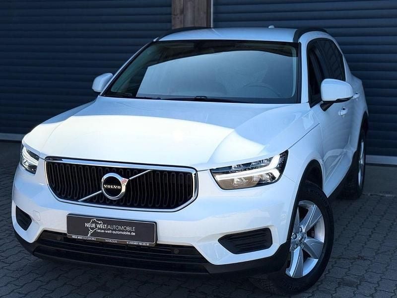 Gebraucht Volvo XC40 Momentum 129 PS (94 kW) 2021 Weiß SUV