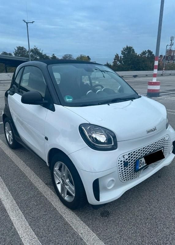 Weiß Gebraucht 2020 Smart ForTwo Electric Drive Coupé | 7.500 € (Guter Preis) - Bild 1/4