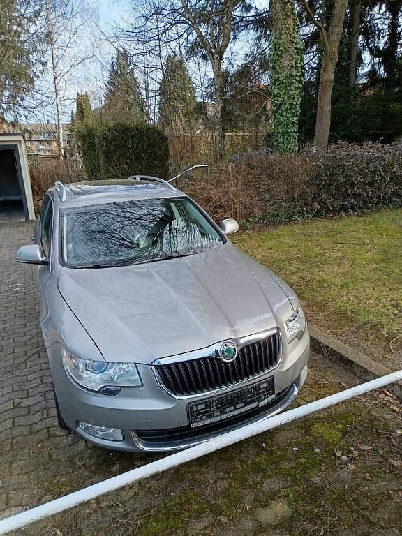 Gebraucht Skoda Superb Exclusive 160 PS (117 kW) 2013 Silber Kombi