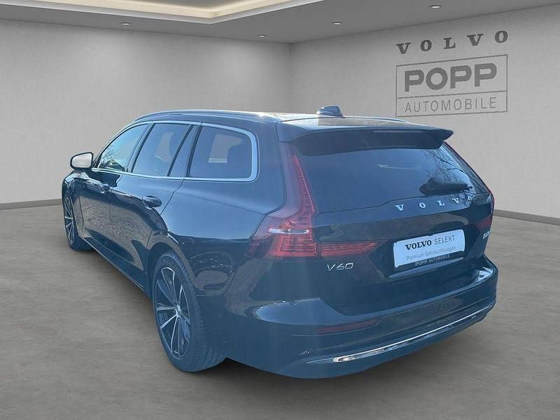 Gebraucht Volvo V60 Core 349 PS (256 kW) 2024 Onyx black Kombi