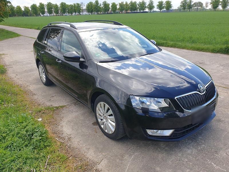 Schwarz Gebraucht 2014 Skoda Octavia Kombi | 10.500 € (Etwas zu teuer) - Bild 1/4