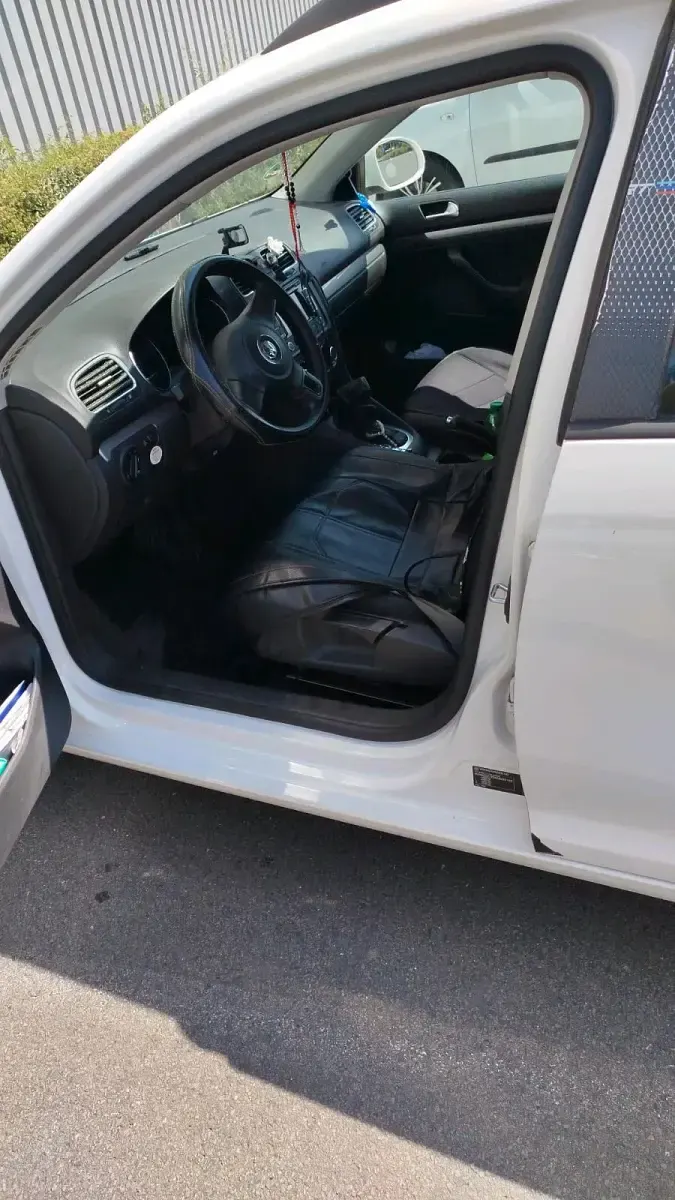 Gebraucht VW Golf VI 130 PS (95 kW) 2012 Weiß Kleinwagen