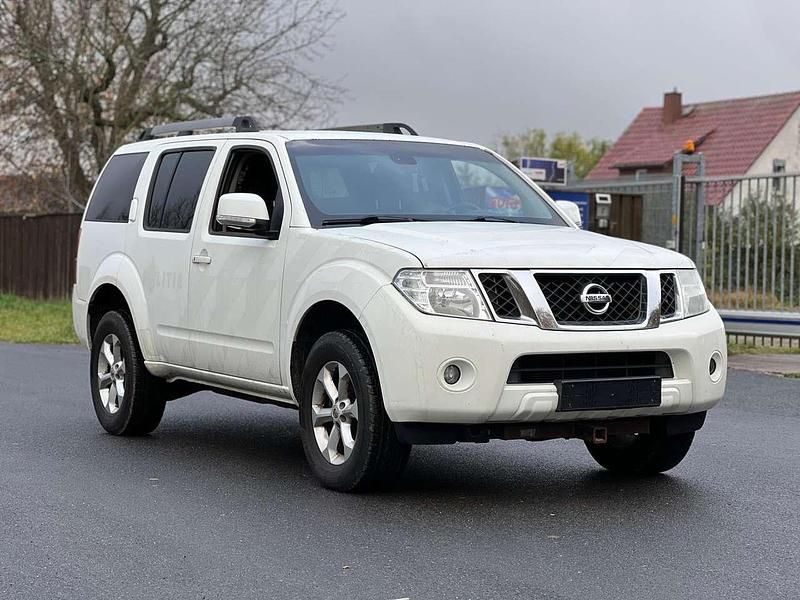 Weiß Gebraucht 2013 Nissan Pathfinder Comfort SUV | 9.800 € - Bild 1/4