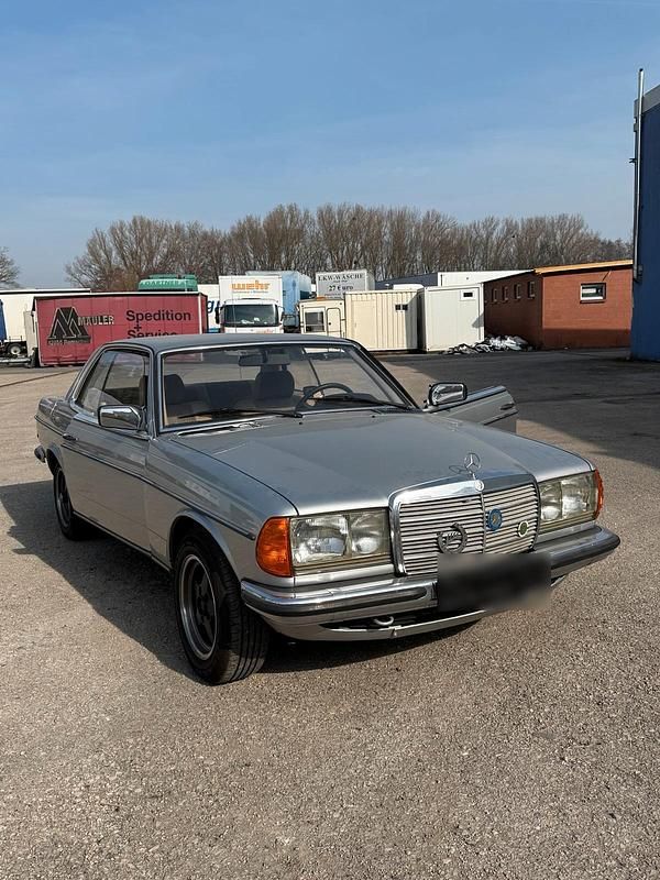 Gebraucht Mercedes 230 109 PS (80 kW) 1979 Silber Coupé