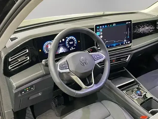 Gebraucht VW Tiguan Elegance 150 PS (110 kW) 2025 Grenadillschwarz metallic (metallic) SUV