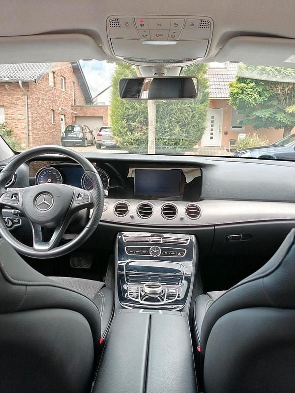 Gebraucht Mercedes E200 Avantgarde 184 PS (135 kW) 2018 Weiß Limousine