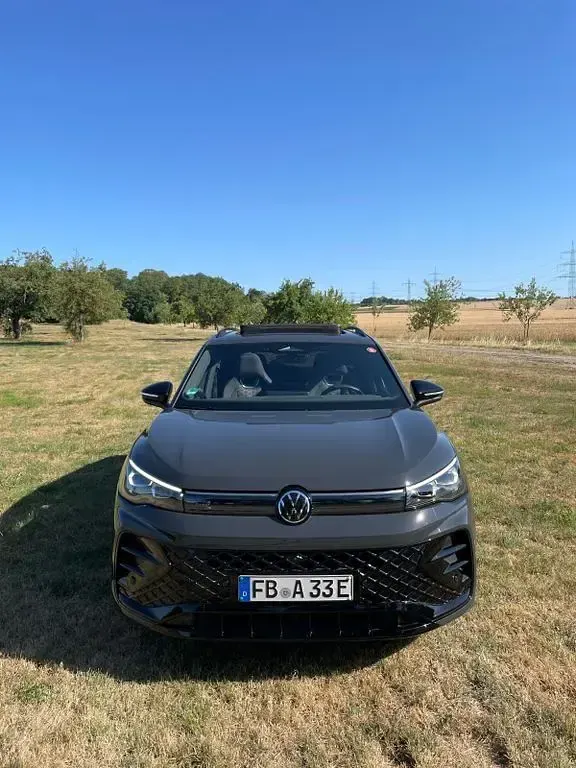 Gebraucht VW Tiguan R-line 204 PS (150 kW) 2025 Grau SUV