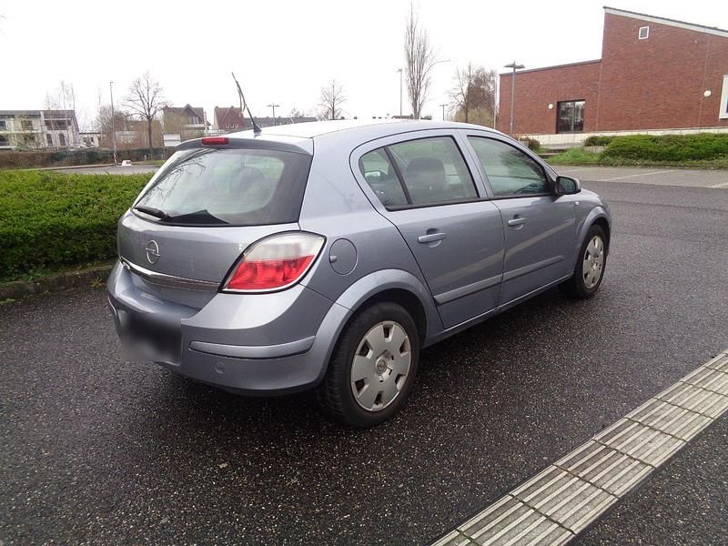 Gebraucht Opel Astra 90 PS (66 kW) 2005 Grau Limousine