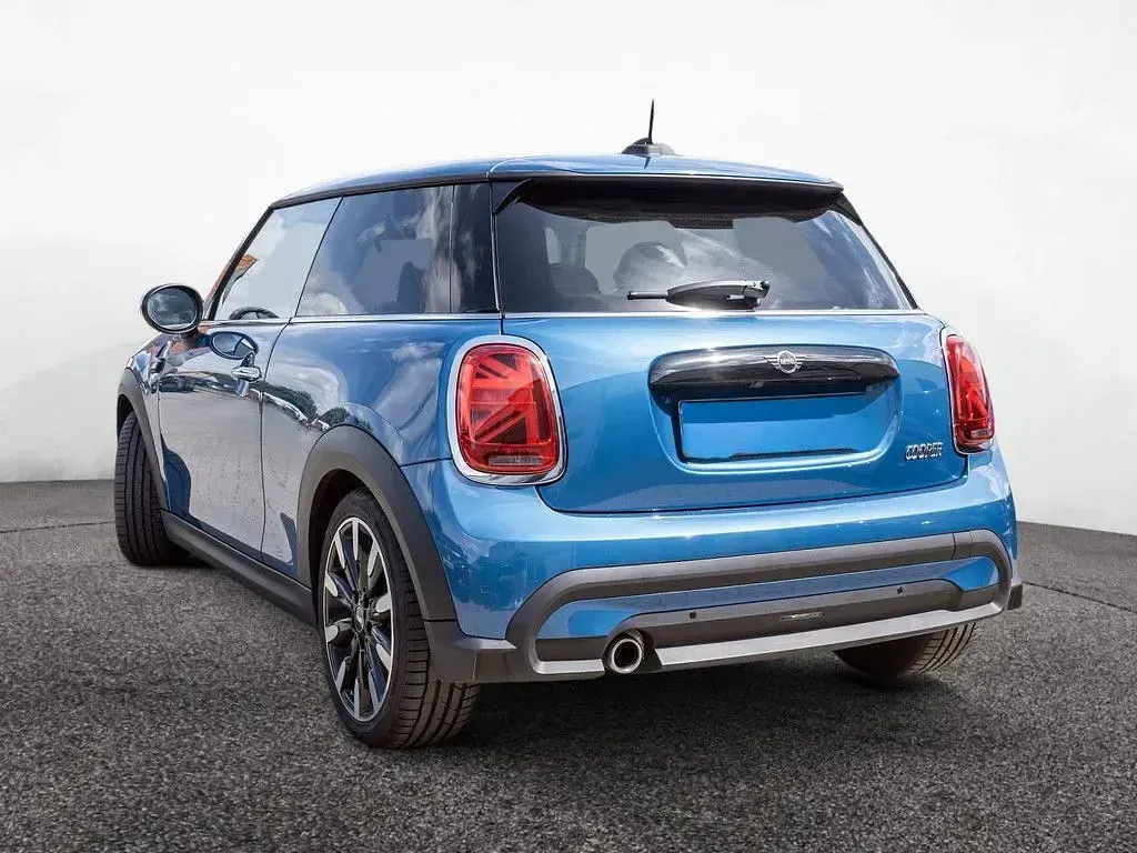 Gebraucht Mini Cooper Classic 136 PS (100 kW) 2024 Blau Kleinwagen