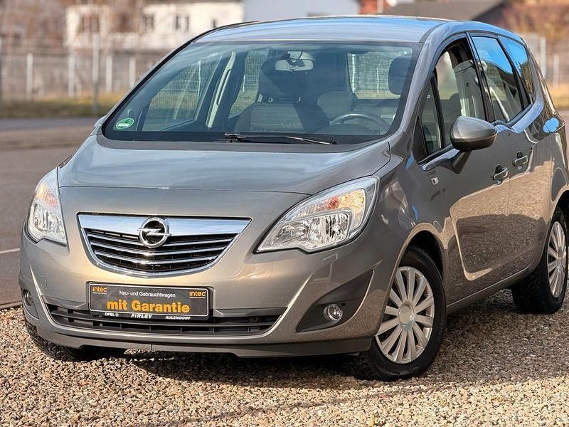 Braun Gebraucht 2010 Opel Meriva Edition Van / Kleinbus | 4.500 € (Etwas zu teuer) - Bild 1/4