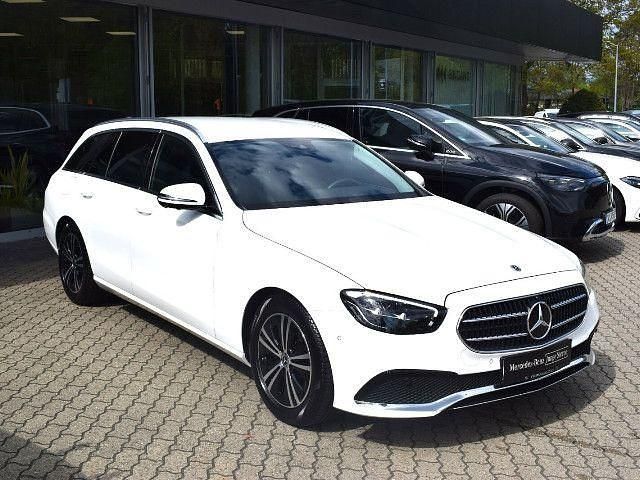 Gebraucht 2024 Mercedes E200 Avantgarde | 38.970 € (Fairer Preis) - Bild 1/4