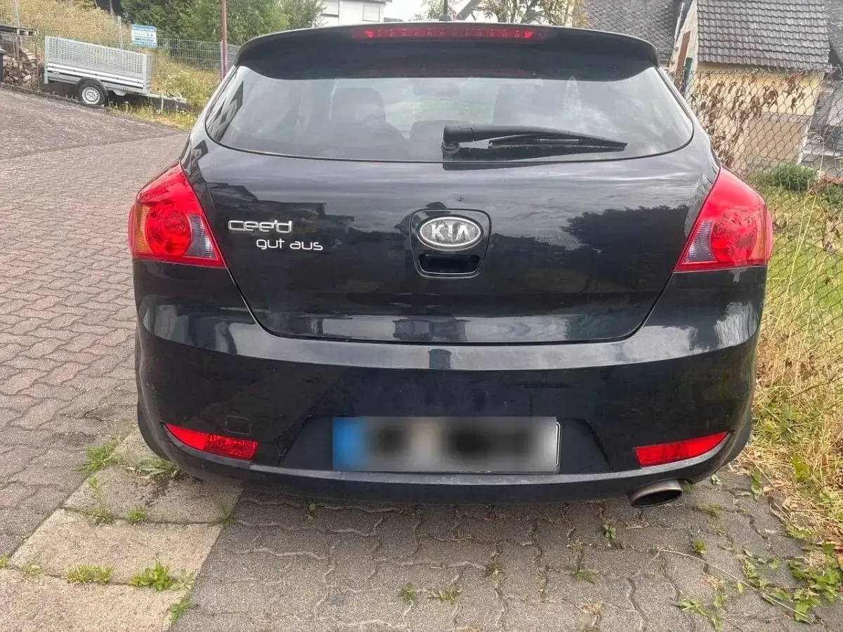 Gebraucht Kia ProCeed 90 PS (66 kW) 2010 Schwarz Kleinwagen