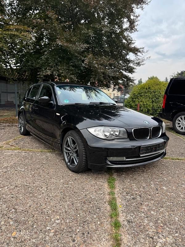 Schwarz Gebraucht 2010 BMW 118 Kleinwagen | 3.900 € (Fairer Preis) - Bild 1/4
