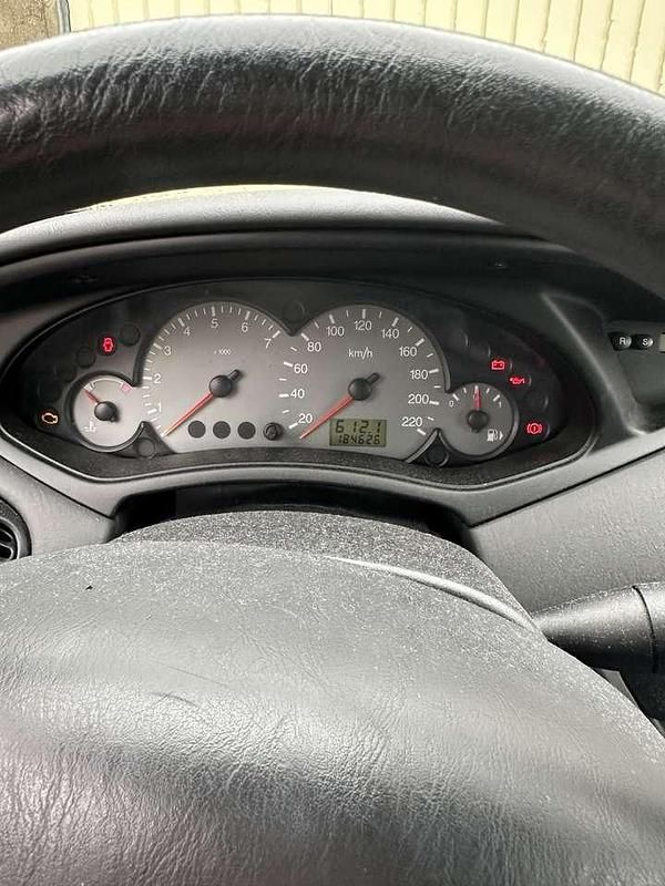 Usata Ford Focus 101 CV (74 kW) 2004 Nero Berlina