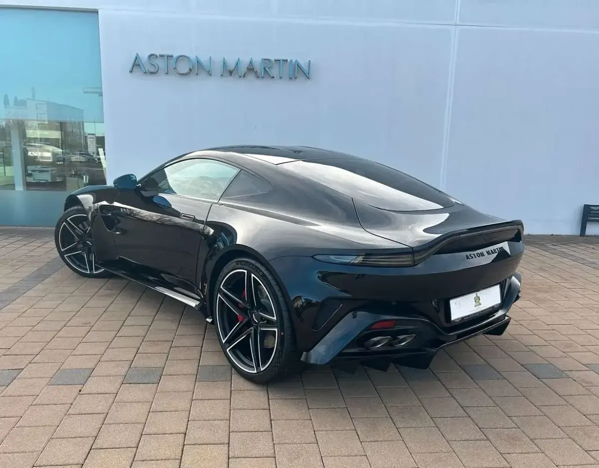 Neu Aston Martin V8 665 PS (489 kW) 2025 Onyx black Coupé