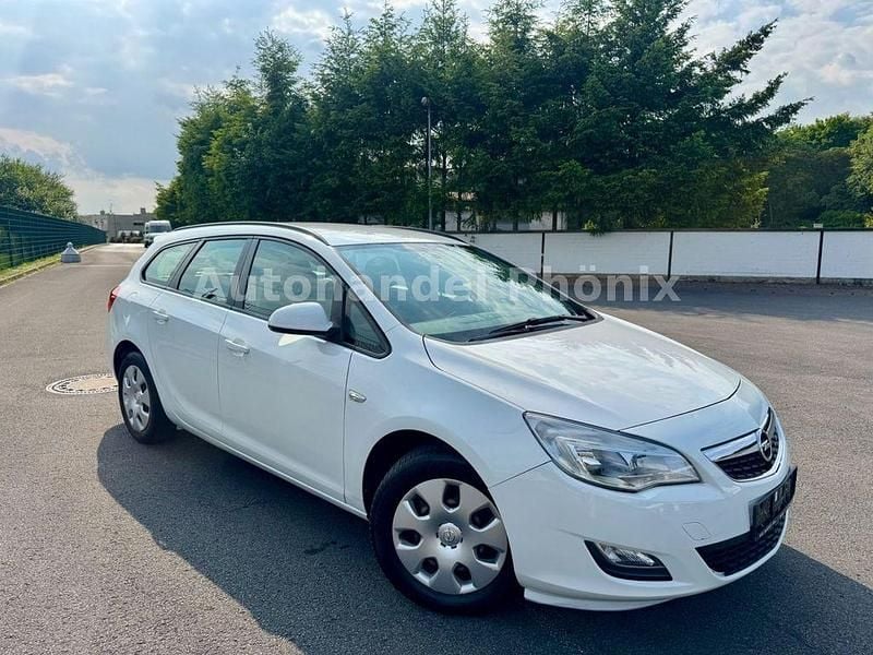 Weiß Gebraucht 2011 Opel Astra Selection Kombi | 5.999 € (Teuer) - Bild 1/4