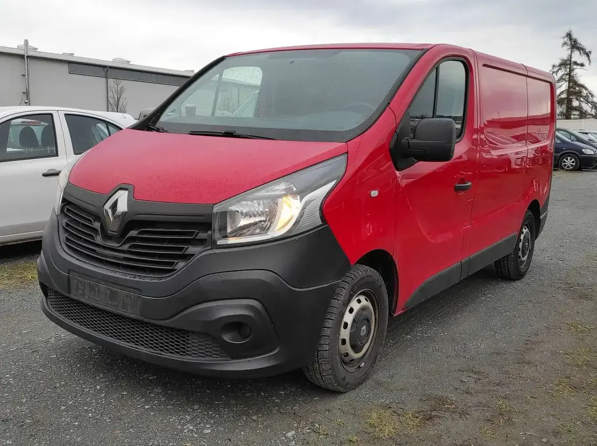 Usata Renault Trafic 90 CV (66 kW) 2014 Rosso Monovolume