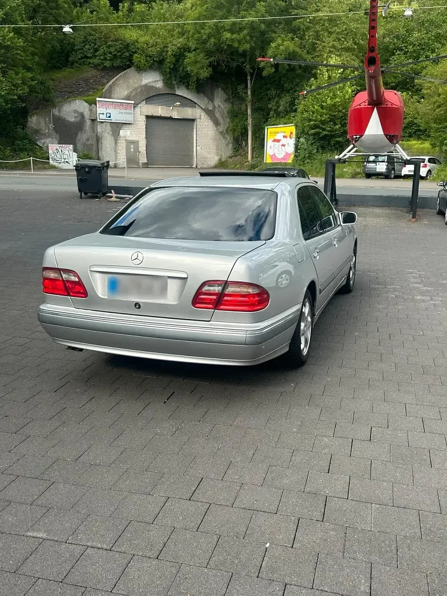 Gebraucht Mercedes E320 Elegance 197 PS (144 kW) 2001 Silber Limousine