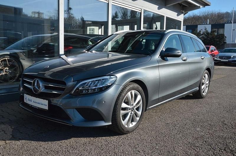 Gebraucht Mercedes C180 Avantgarde 156 PS (114 kW) 2019 Grau Limousine