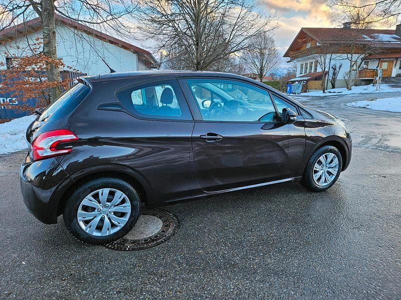 Gebraucht Peugeot 208 95 PS (69 kW) 2012 Schwarz Kleinwagen