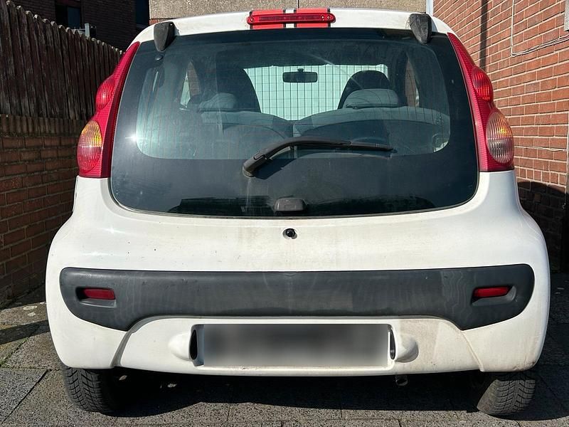 Gebraucht Peugeot 107 68 PS (50 kW) 2008 Weiß Kleinwagen