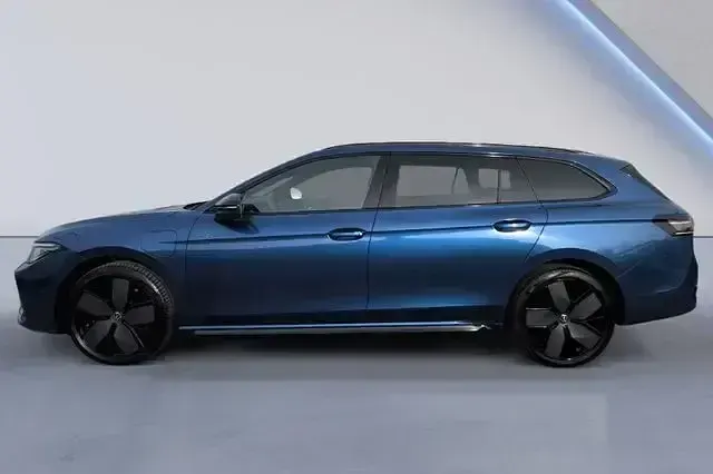 Gebraucht VW Passat R-line 272 PS (200 kW) 2024 Andere Limousine