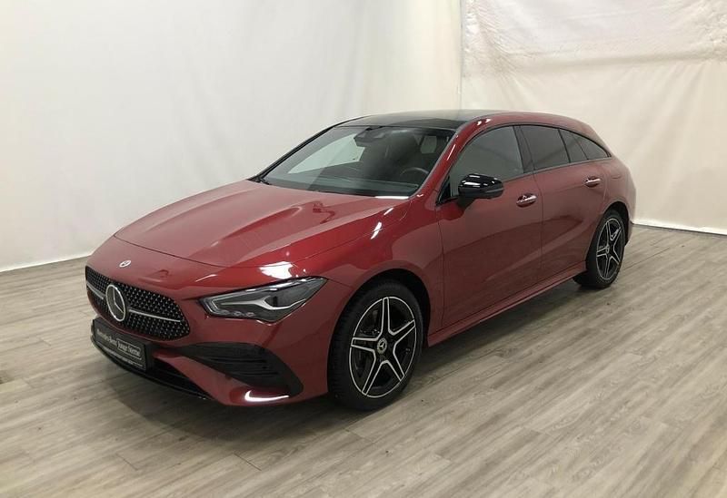 Manufaktur lack manufaktur patagonienrot metallic Gebraucht 2024 Mercedes CLA250e Shooting Brake AMG Kombi | 36.750 € (Fairer Preis) - Bild 1/4