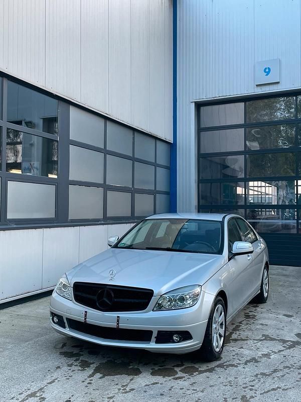 Silber Gebraucht 2007 Mercedes C180 Limousine | 6.399 € (Fairer Preis) - Bild 1/4