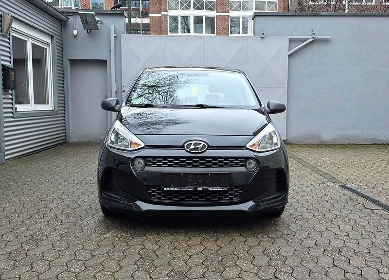 Gebraucht Hyundai i10 Classic 67 PS (49 kW) 2017 Schwarz Kleinwagen