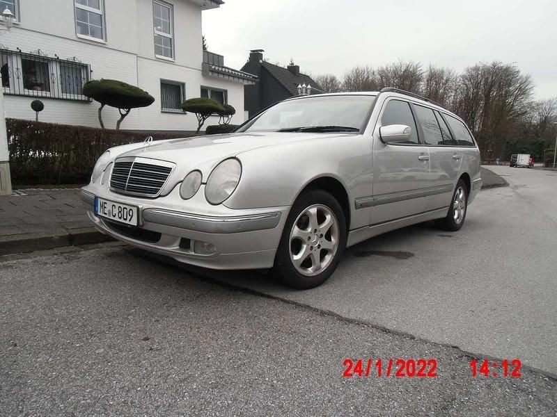 Silber Gebraucht 2003 Mercedes E200 Elegance Kombi | 3.500 € (Guter Preis) - Bild 1/4