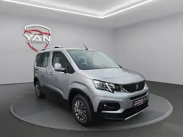 Gebraucht Peugeot Rifter Allure 131 PS (96 kW) 2021 Grau Van / Kleinbus