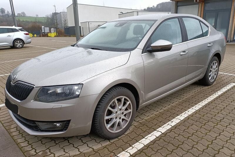 Beige Gebraucht 2014 Skoda Octavia Elegance Limousine | 9.990 € (Superpreis) - Bild 1/4