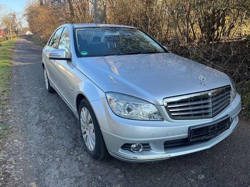 Silber Gebraucht 2010 Mercedes C180 Elegance Limousine | 11.990 € (Teuer) - Bild 1/4