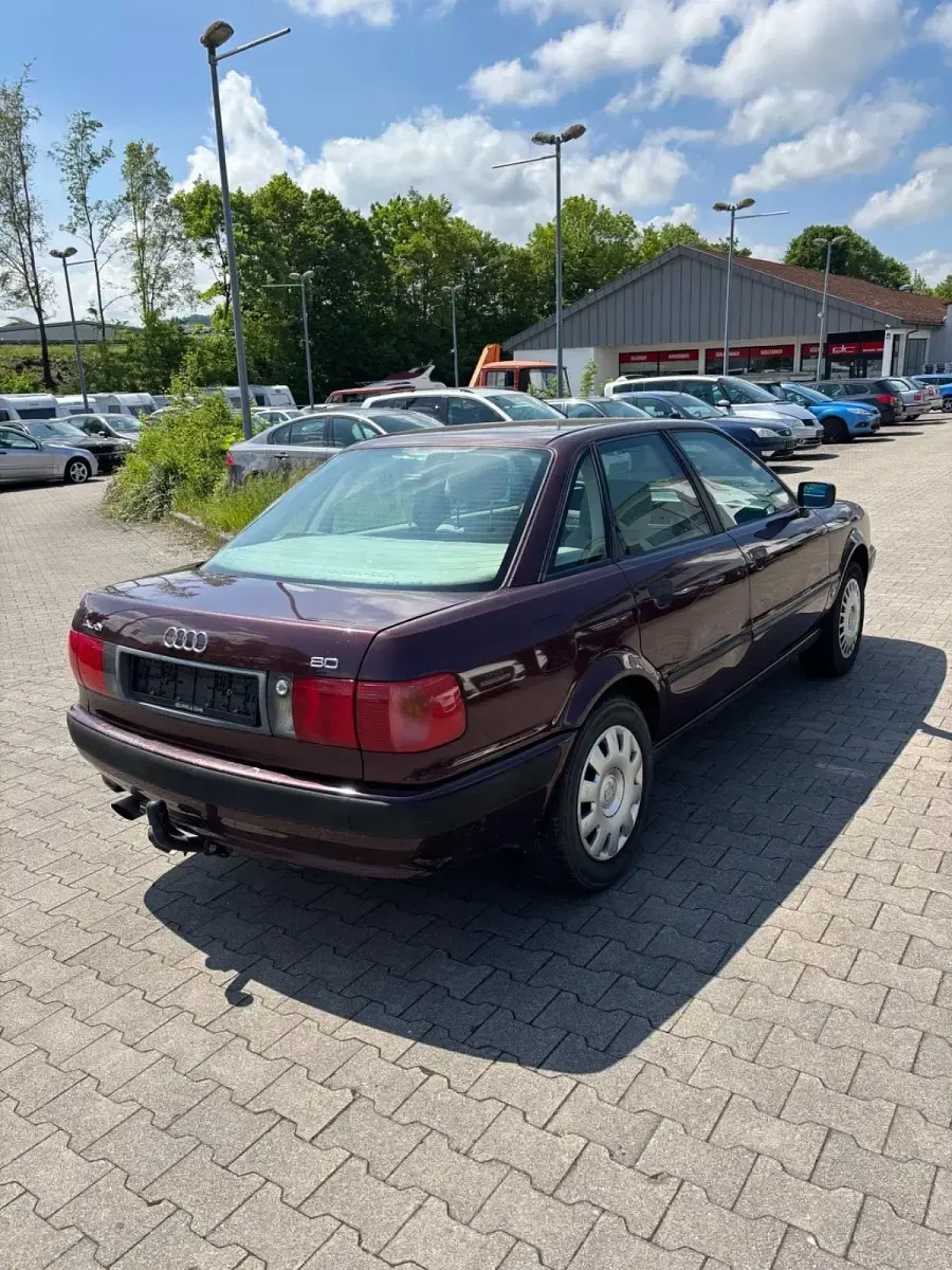 Używany Audi 80 90 KM (66 kW) 1992 Czerwony Sedan/Limuzyna