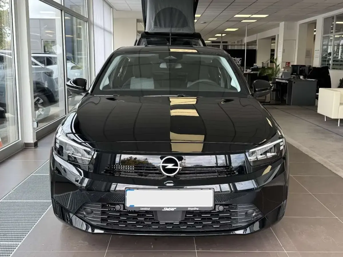 Używany Opel Corsa Edition 101 KM (74 kW) 2025 Czarny Hatchback
