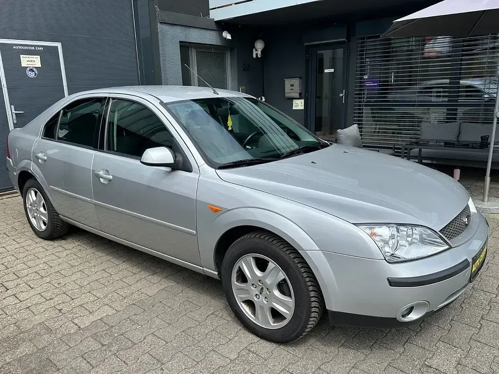 Gebraucht Ford Mondeo Ambiente 125 PS (91 kW) 2001 Limousine
