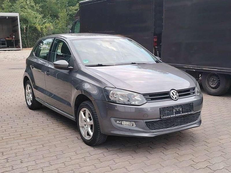 Grau Gebraucht 2010 VW Polo Limousine | 2.350 € - Bild 1/4