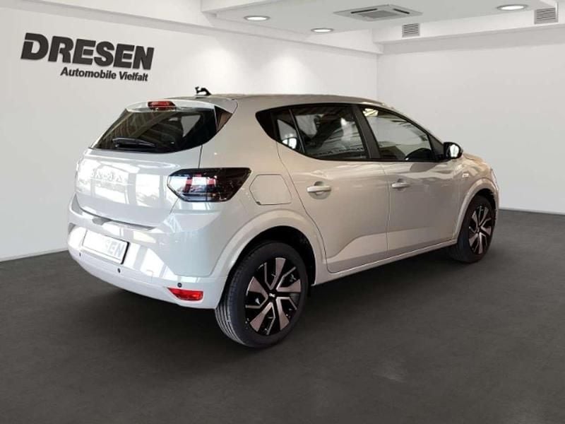 Neu Dacia Sandero Expression 110 PS (80 kW) 2026 Beige Kleinwagen