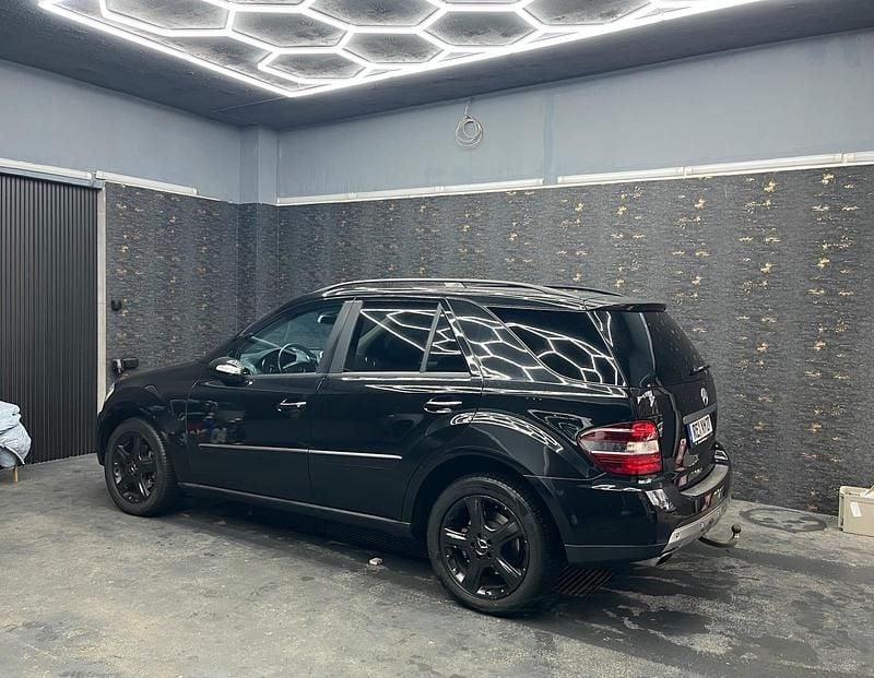 Gebraucht Mercedes ML320 224 PS (164 kW) 2006 Schwarz SUV