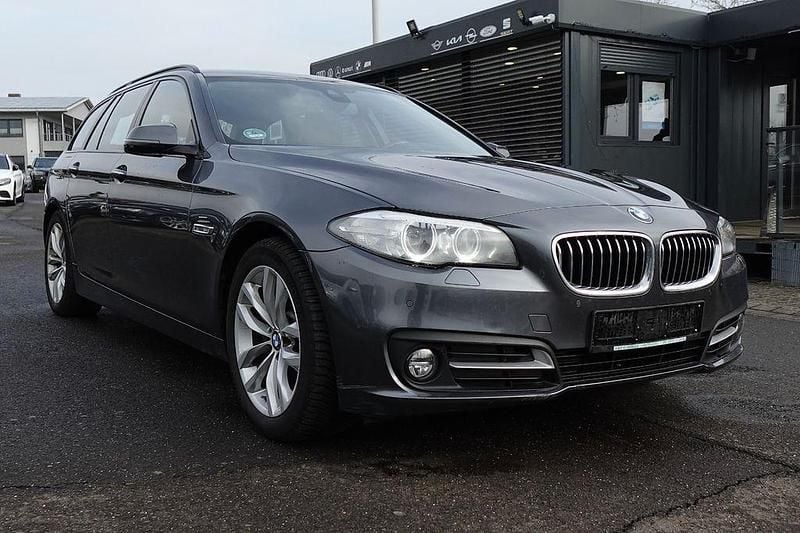 Grau Gebraucht 2015 BMW 520 Sport Line Kombi | 7.900 € (Superpreis) - Bild 1/4