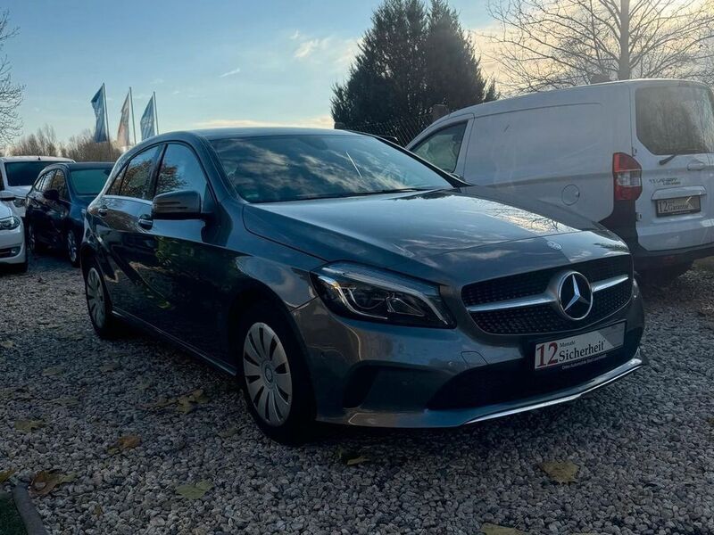 Mountaingrau met. Gebraucht 2017 Mercedes A160 Limousine | 13.499 € (Fairer Preis) - Bild 1/4