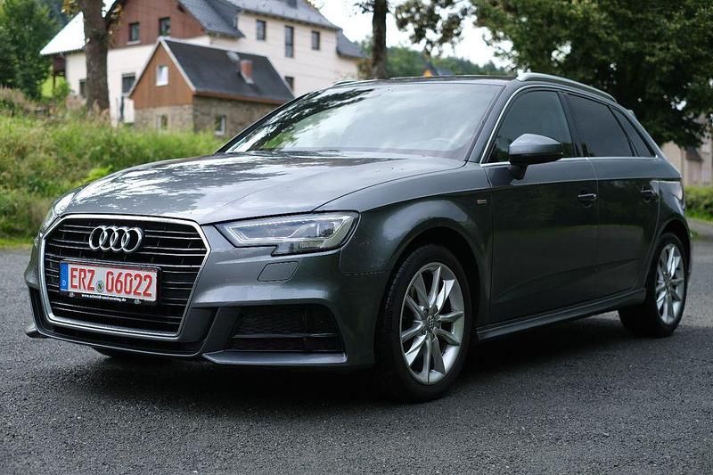 Grau Gebraucht 2017 Audi A3 Sportback S-Line Limousine | 10.700 € (Superpreis) - Bild 1/4
