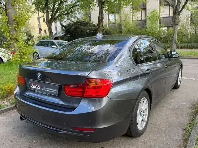 Gebraucht BMW 318 Comfort Edition 146 PS (107 kW) 2011 Andere Limousine