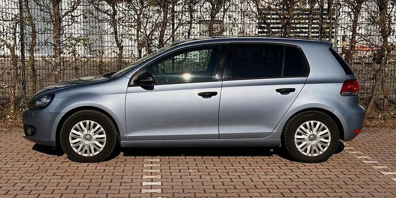 Gebraucht VW Golf VI 85 PS (62 kW) 2010 Blau Kleinwagen